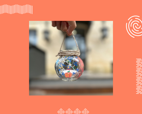 Lanterne d'hiver Une lanterne décorée de motifs automnaux