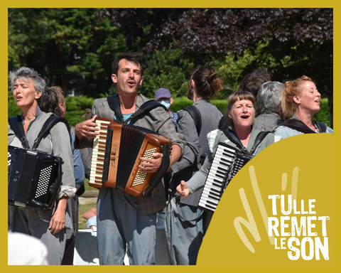 Accordéonistes jouant dans la rue