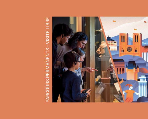 Une famille admirant des oeuvres en vitrine