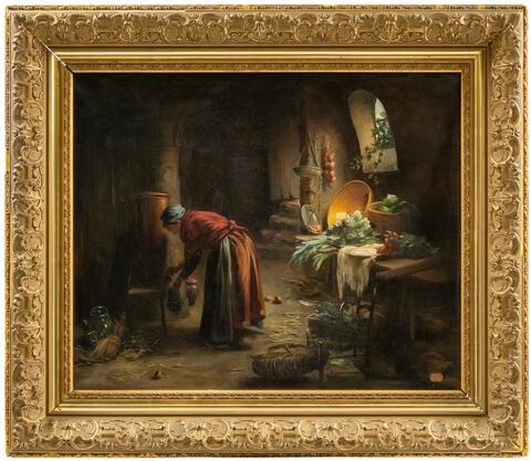 Une cuisinière remplit une cruche à eau auprès d'une fontaine de cuivre dans une cuisine en cave, à l'arrière des légumes